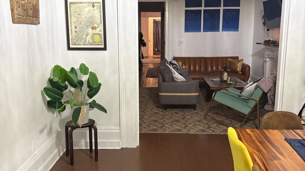 Photo of Livingroom in Mid-City