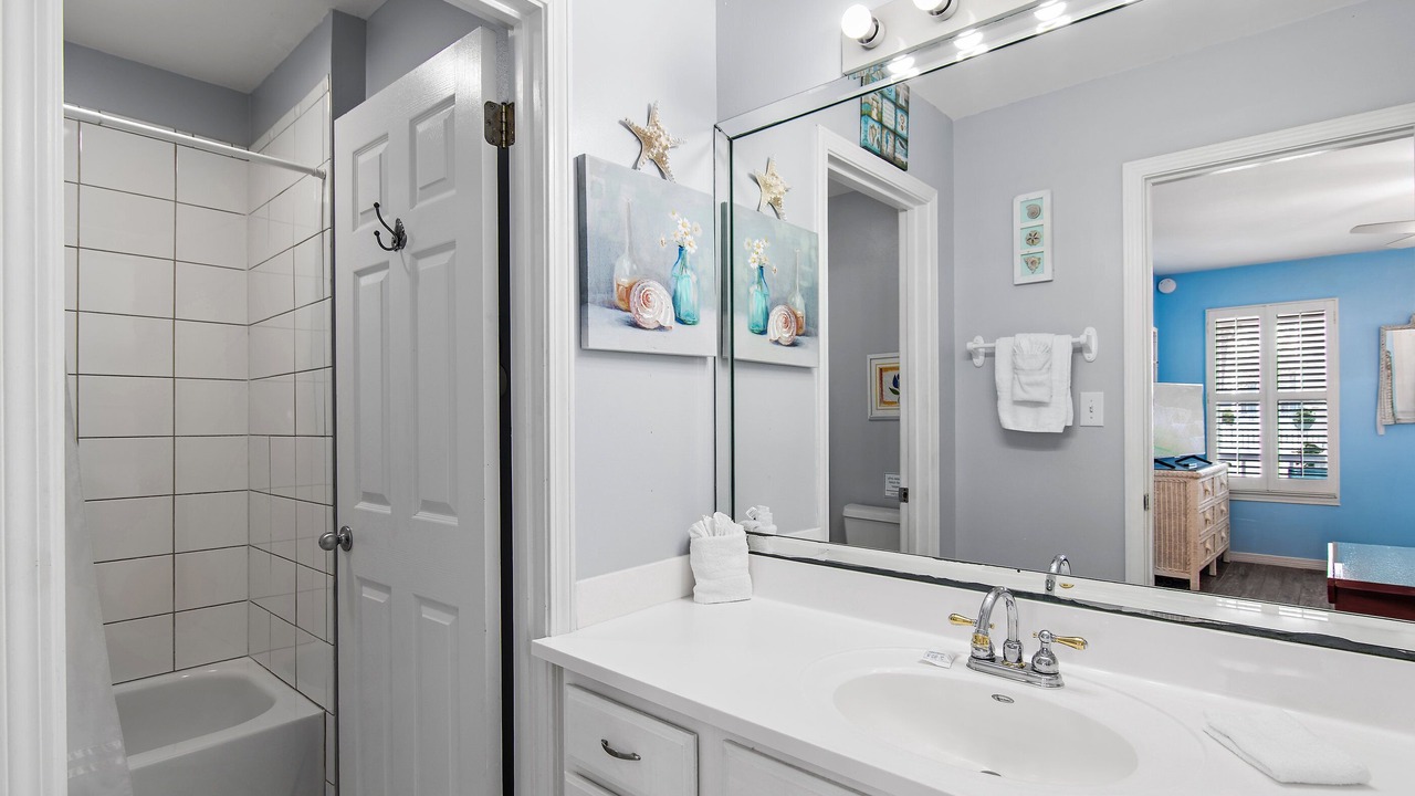 Photo of Bathroom in Clipper Cove