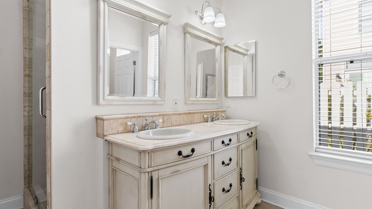 Photo of Bathroom in Clipper Cove