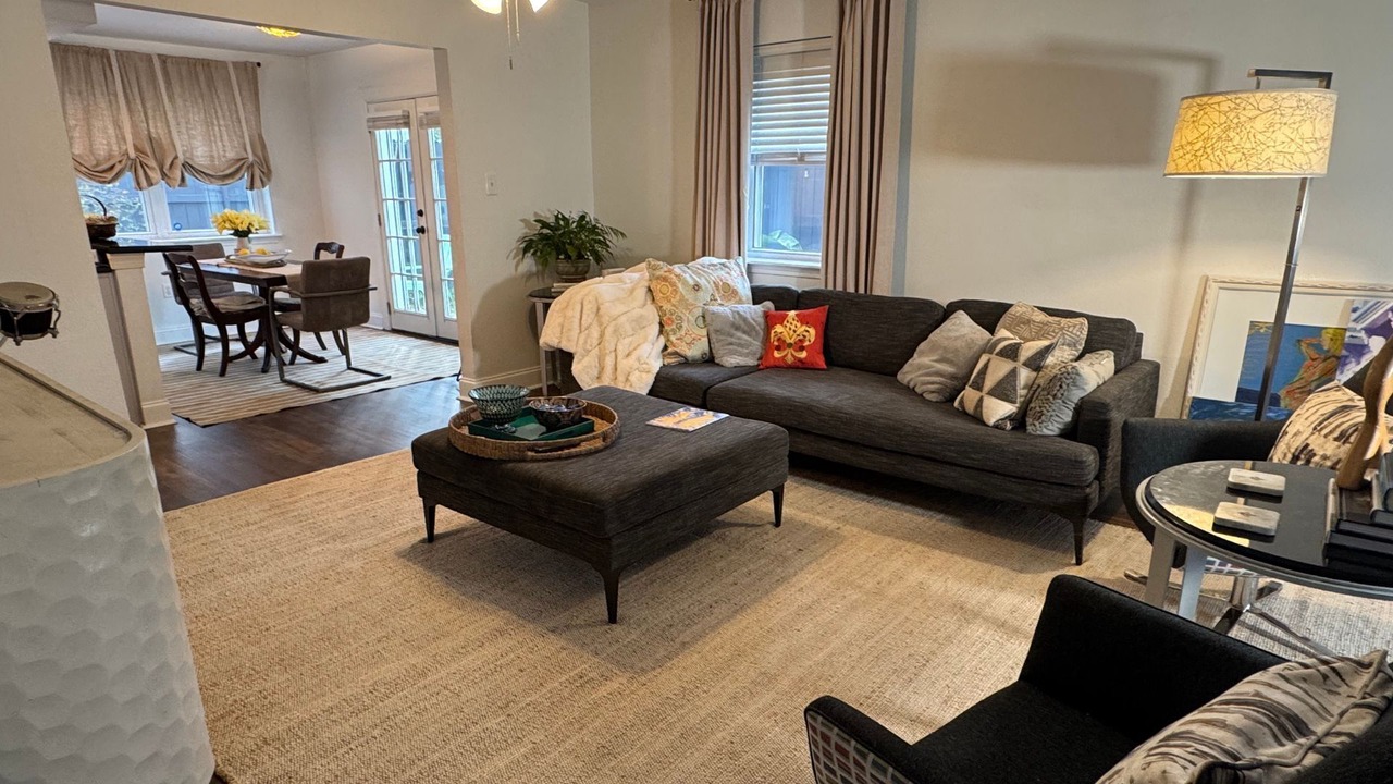 Photo of Livingroom in Lakeview