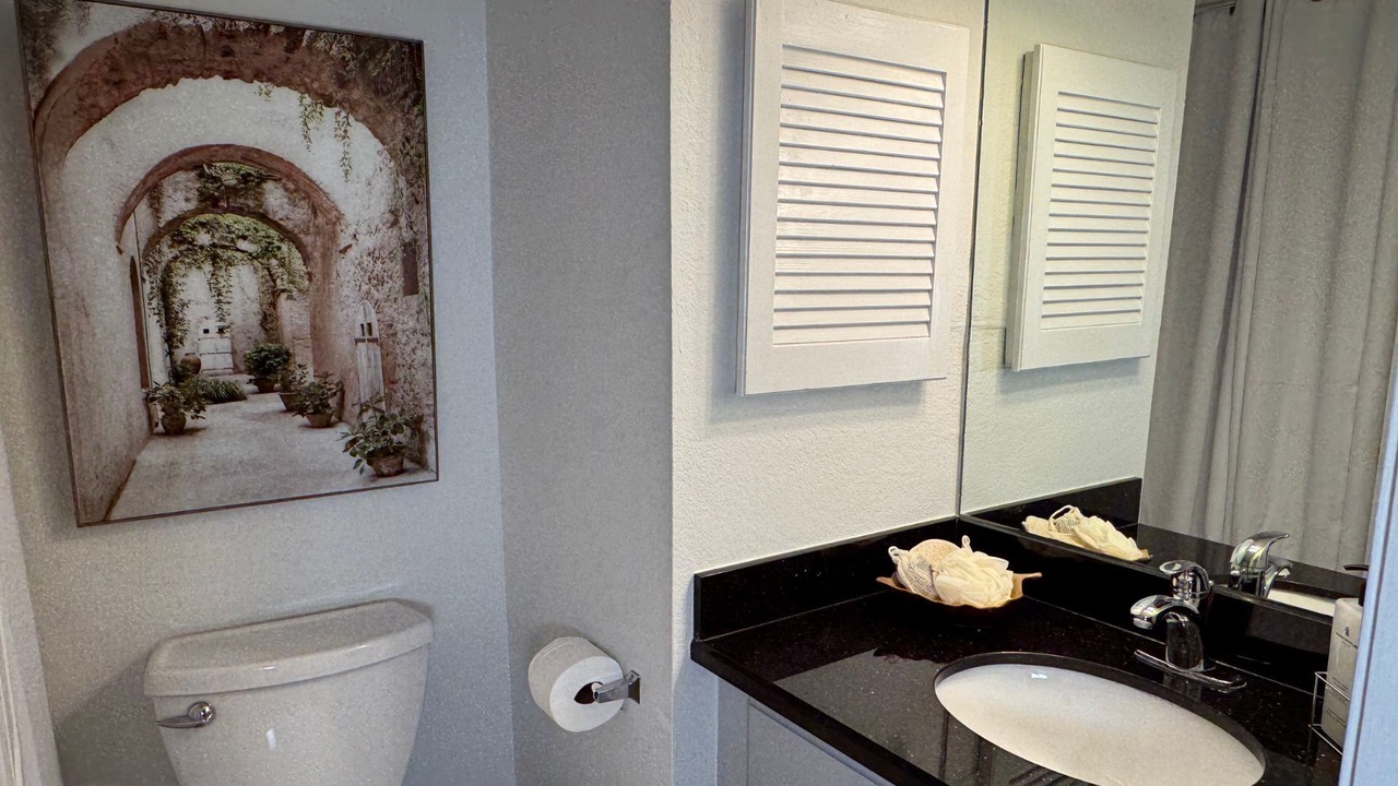 Photo of Bathroom in Lakeview