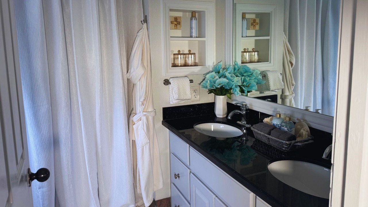 Photo of Bathroom in Lakeview