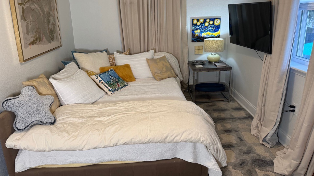 Photo of Bedroom in Lakeview