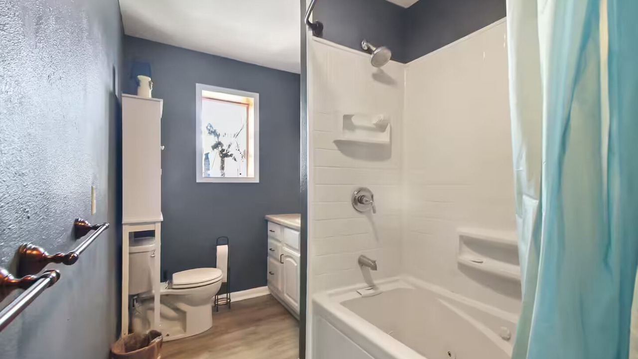 Photo of Bathroom in Buras-Triumph