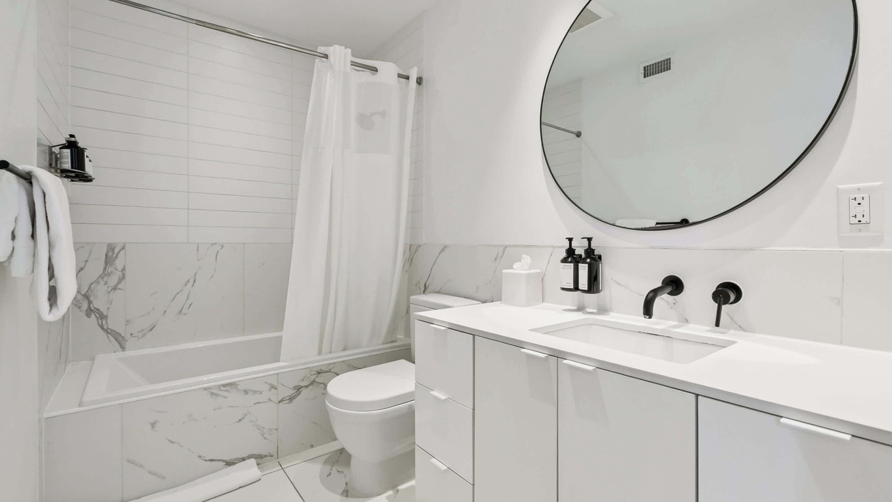 Photo of Bathroom in Tulane - Gravier