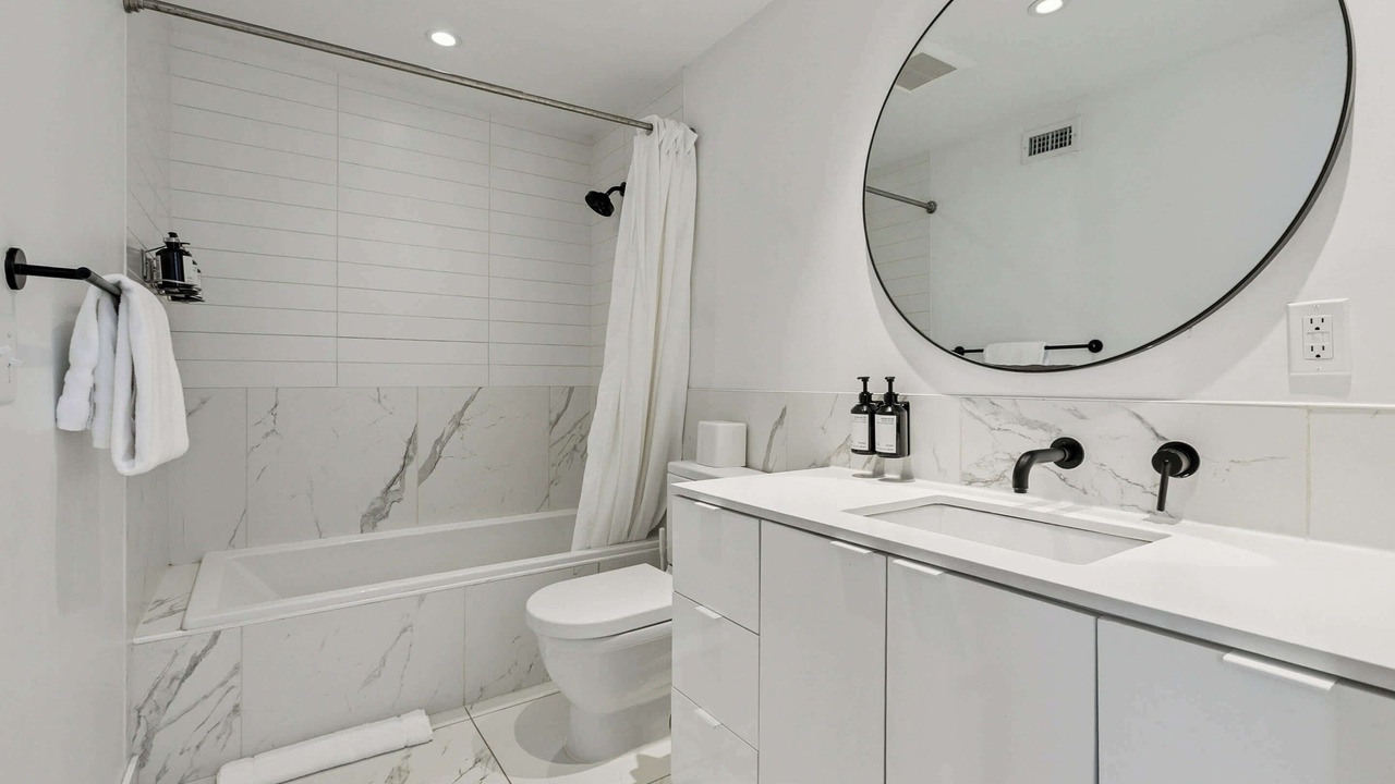 Photo of Bathroom in Tulane - Gravier