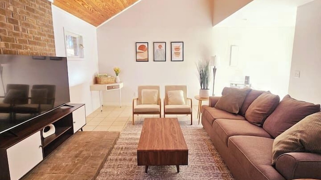 Photo of Livingroom in Starkville
