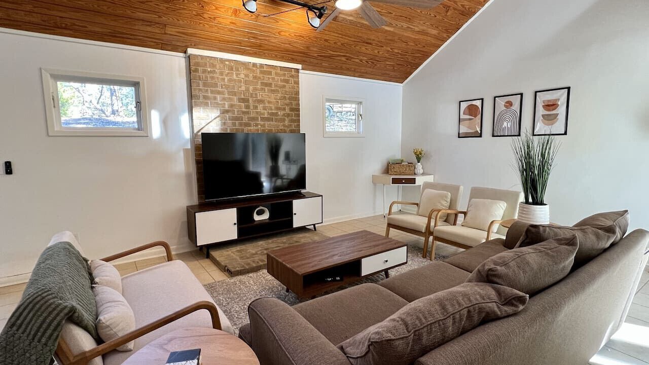 Photo of Livingroom in Starkville