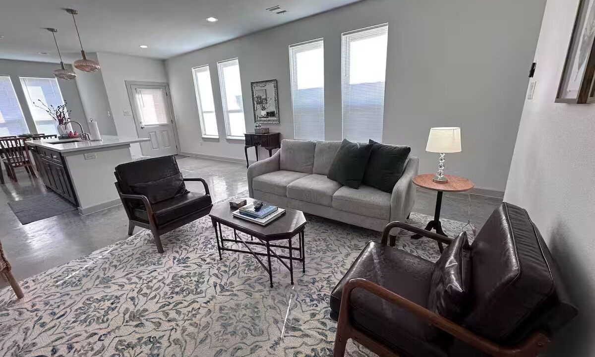 Photo of Livingroom in Northside