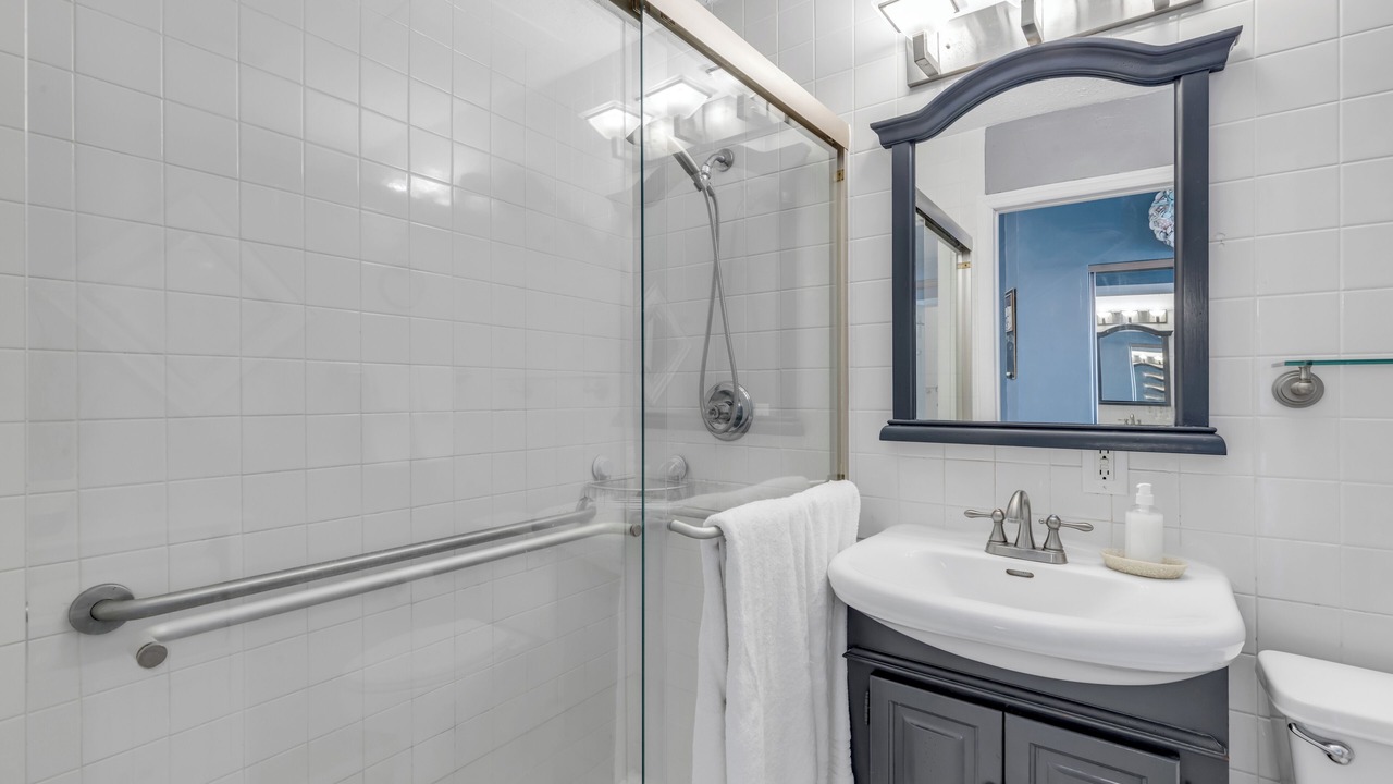 Photo of Bathroom in Lenox Park