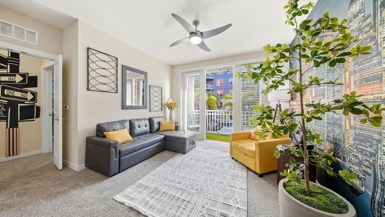 Photo of Livingroom in Courier City - Oscawana