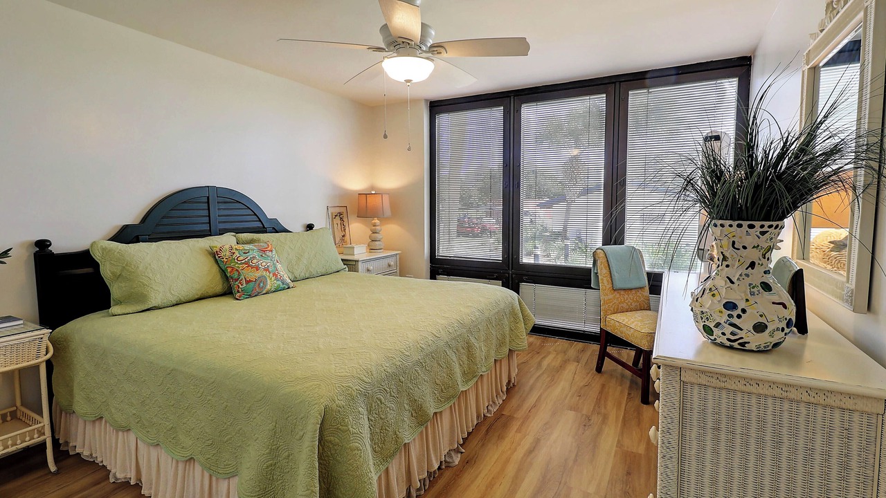 Photo of Bedroom in Upper Grand Lagoon