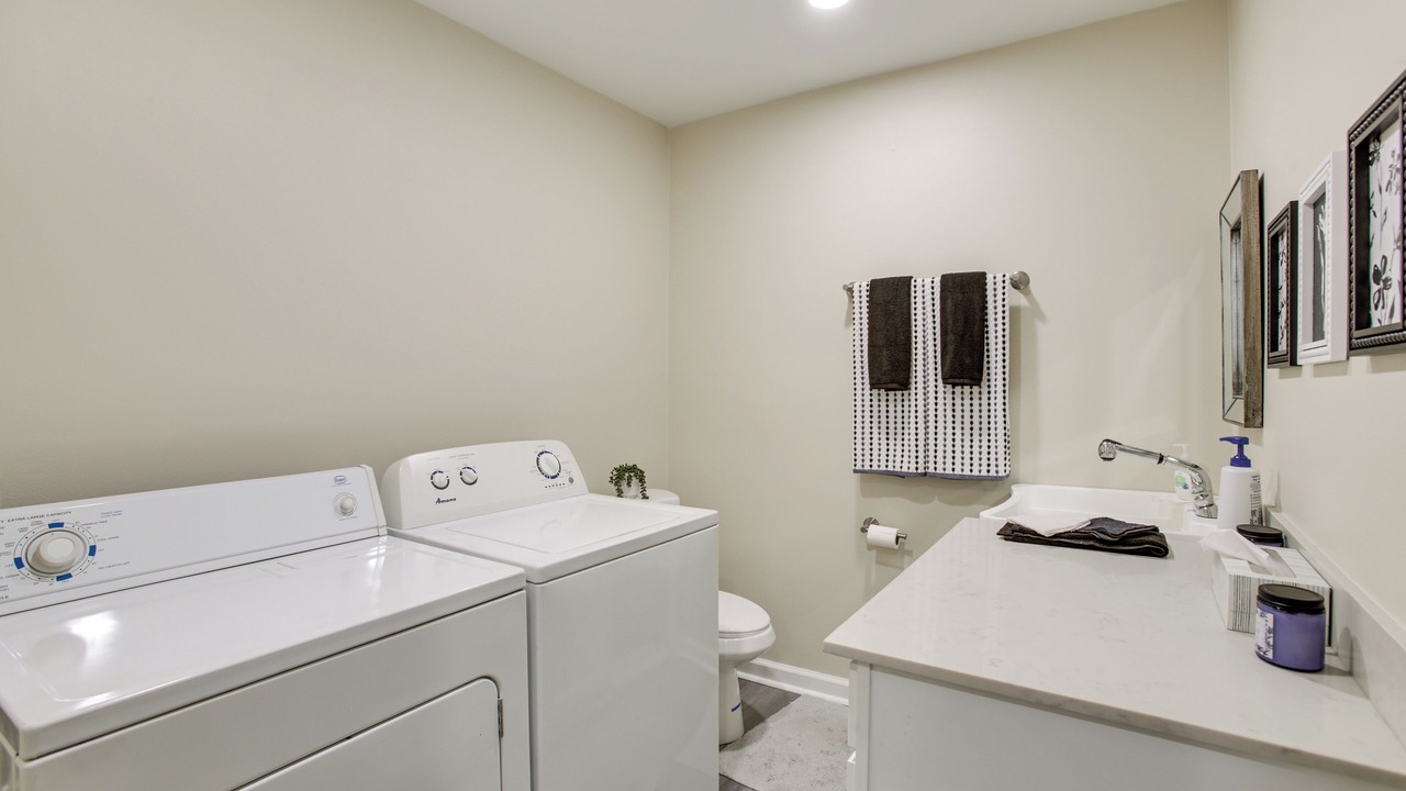 Photo of Bathroom in Kenner - Louis Armstrong International Airport