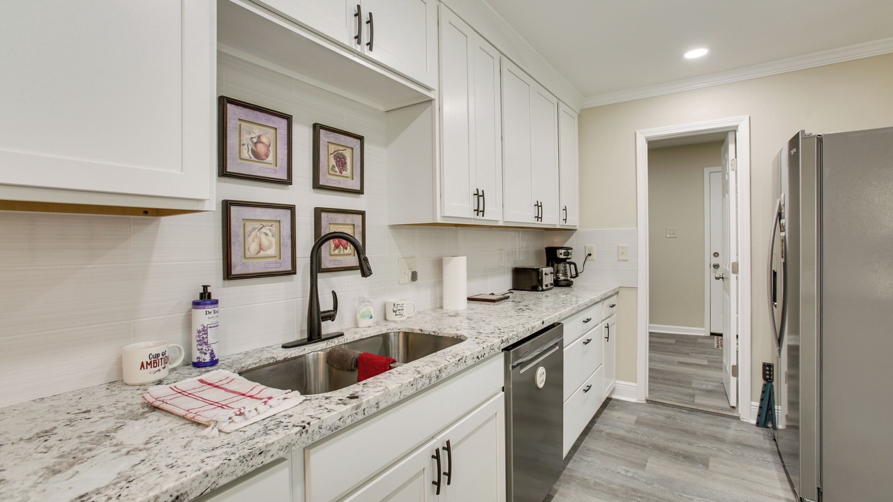 Photo of Kitchen in Kenner - Louis Armstrong International Airport
