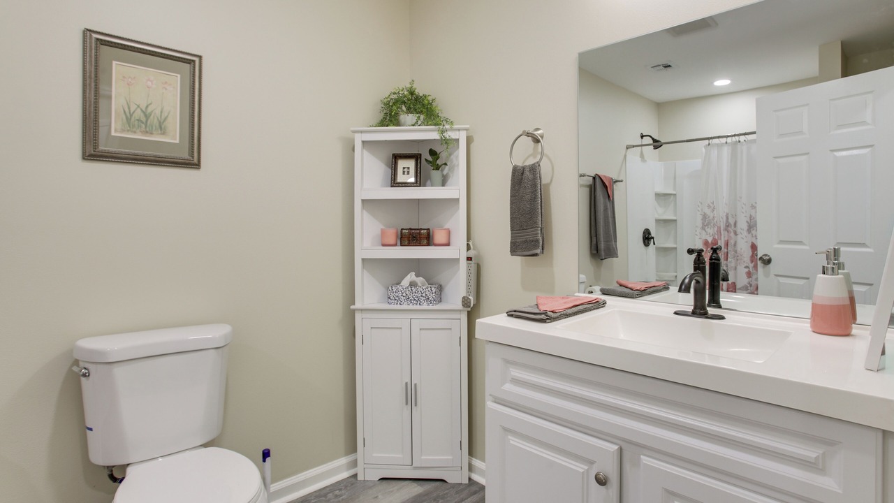 Photo of Bathroom in Kenner - Louis Armstrong International Airport