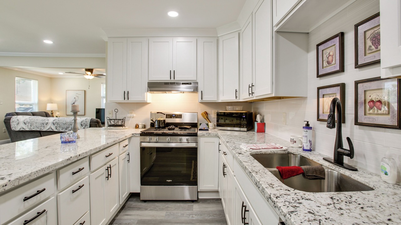 Photo of Kitchen in Kenner - Louis Armstrong International Airport