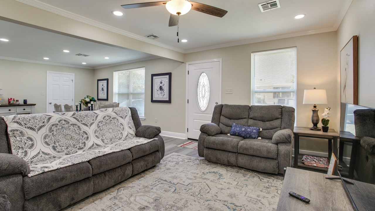 Photo of Livingroom in Kenner - Louis Armstrong International Airport