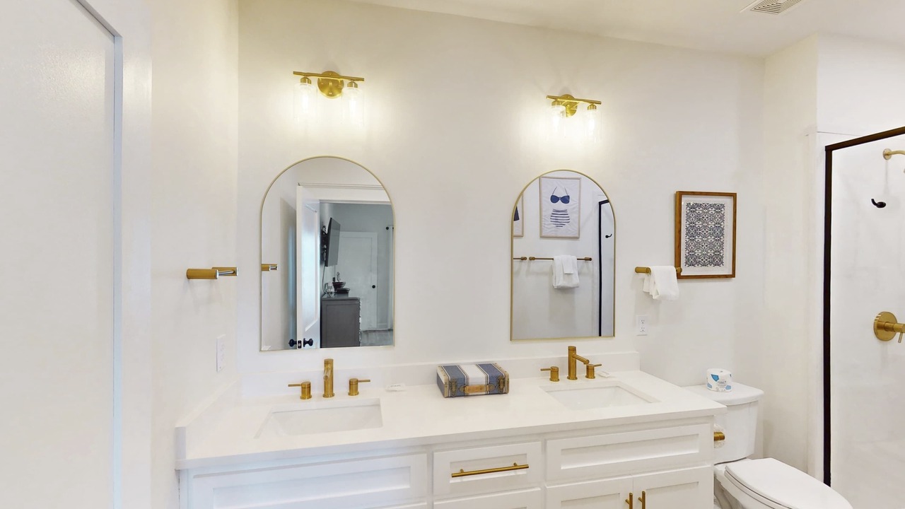 Photo of Bathroom in Dauphin Island