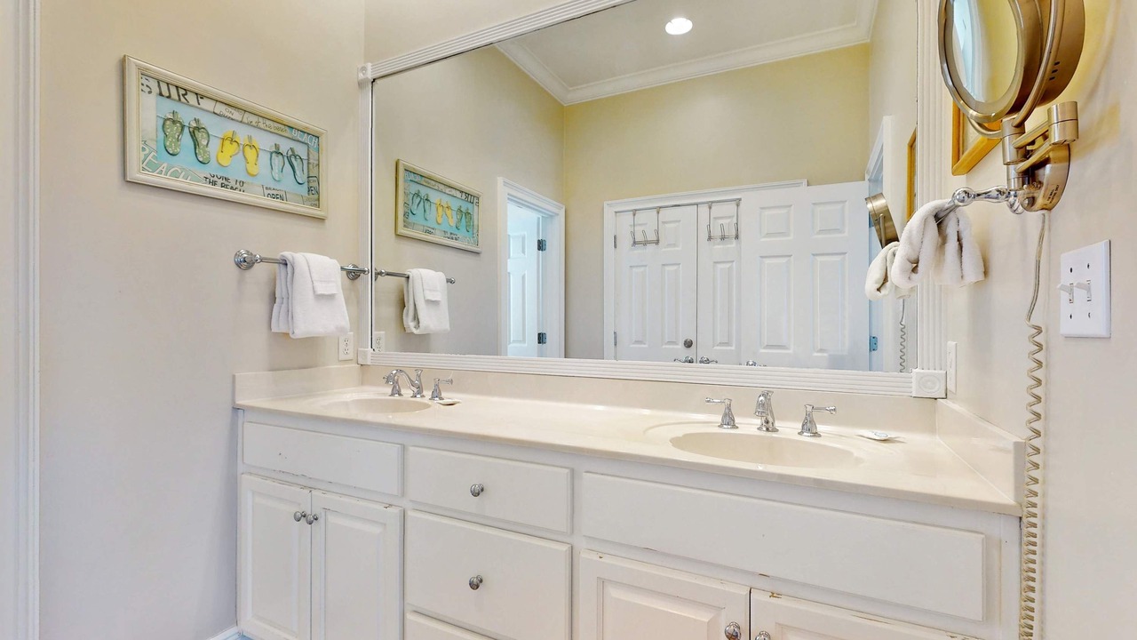 Photo of Bathroom in Audubon Place