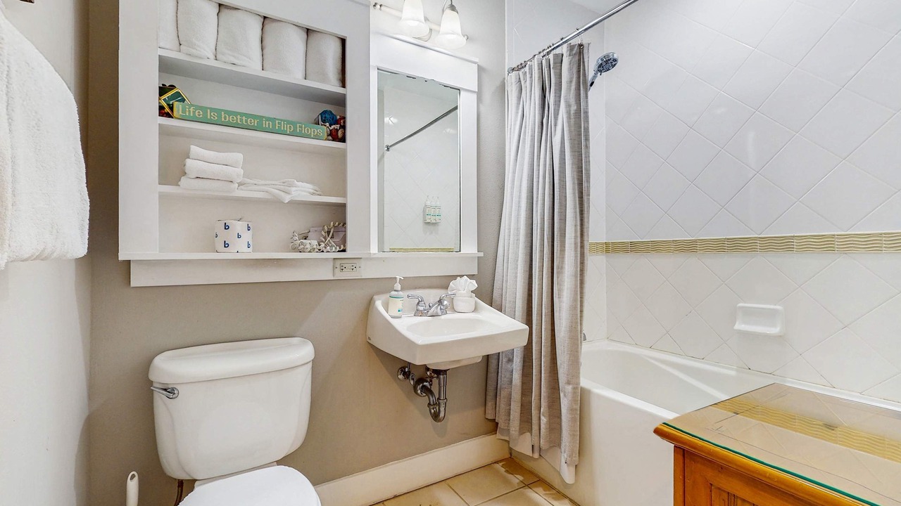 Photo of Bathroom in Baytowne Wharf