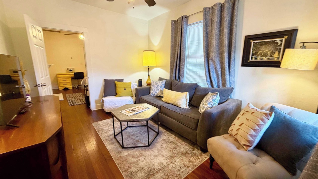 Photo of Livingroom in East Riverside