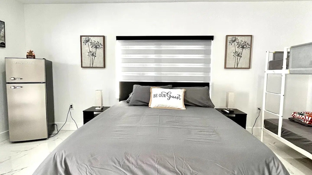 Photo of Bedroom in Ludlam