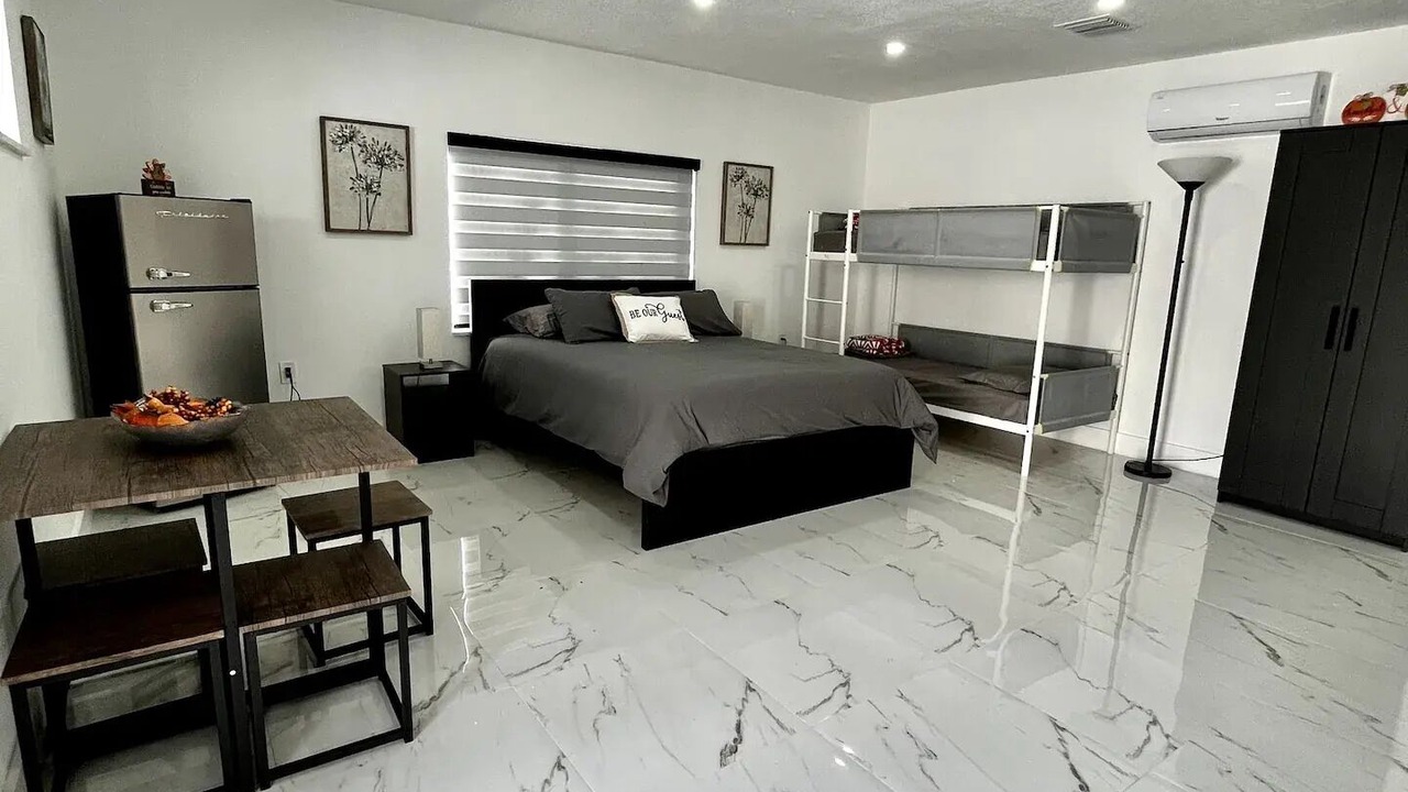 Photo of Bedroom in Ludlam