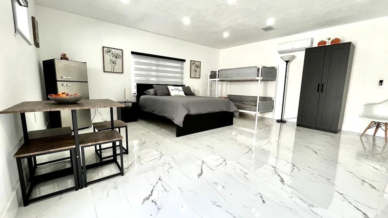 Photo of Bedroom in Ludlam