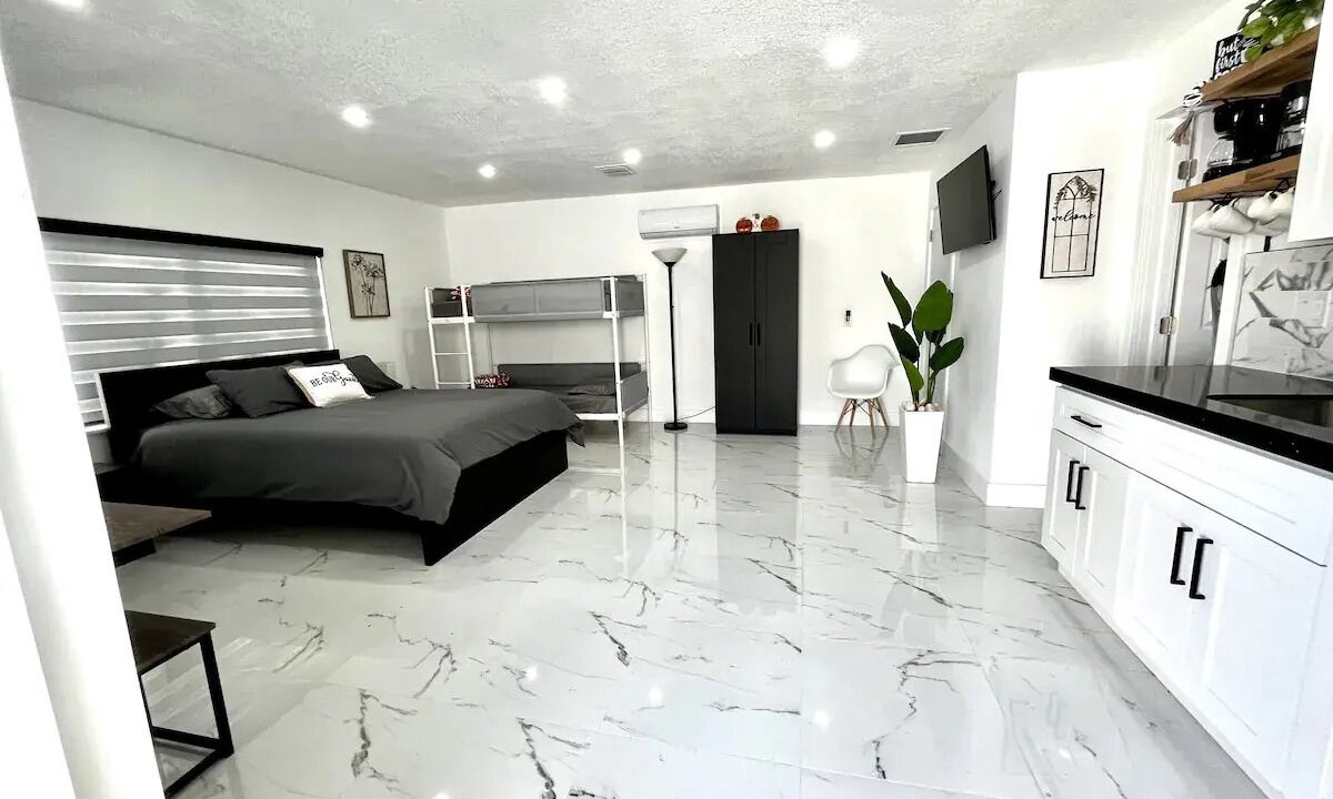 Photo of Bedroom in Ludlam
