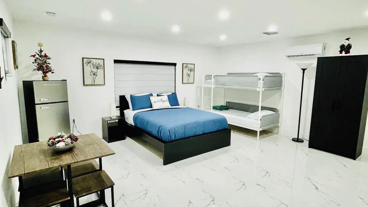 Photo of Bedroom in Ludlam