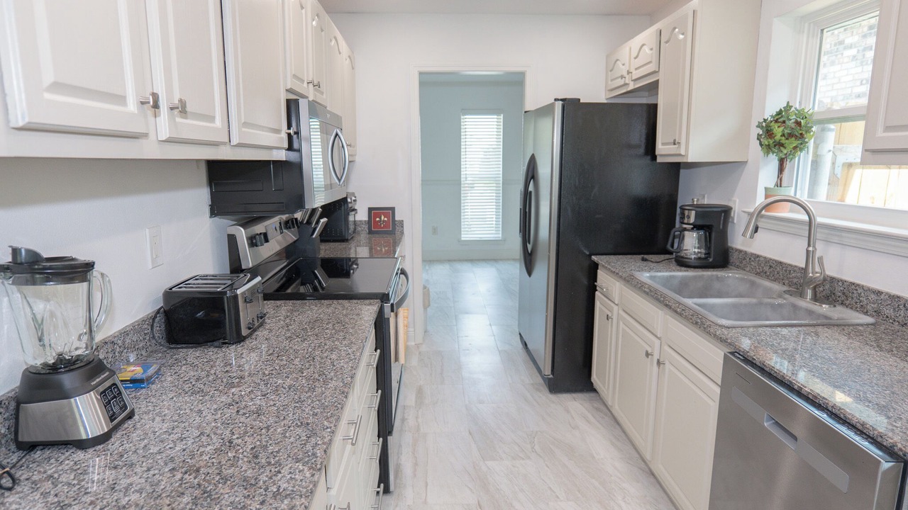 Photo of Kitchen in Kenner - Louis Armstrong International Airport