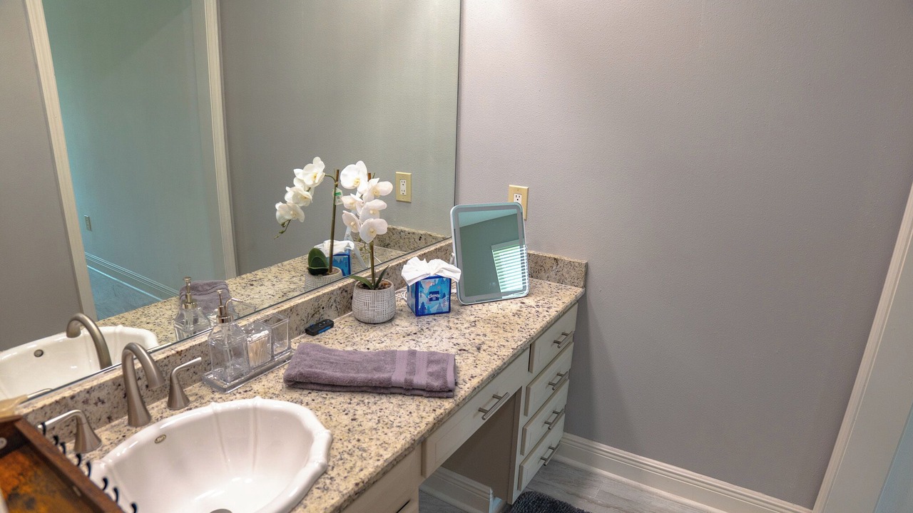 Photo of Bathroom in Kenner - Louis Armstrong International Airport
