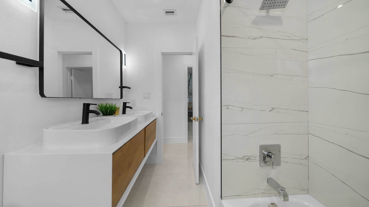 Photo of Bathroom in Golden Glades