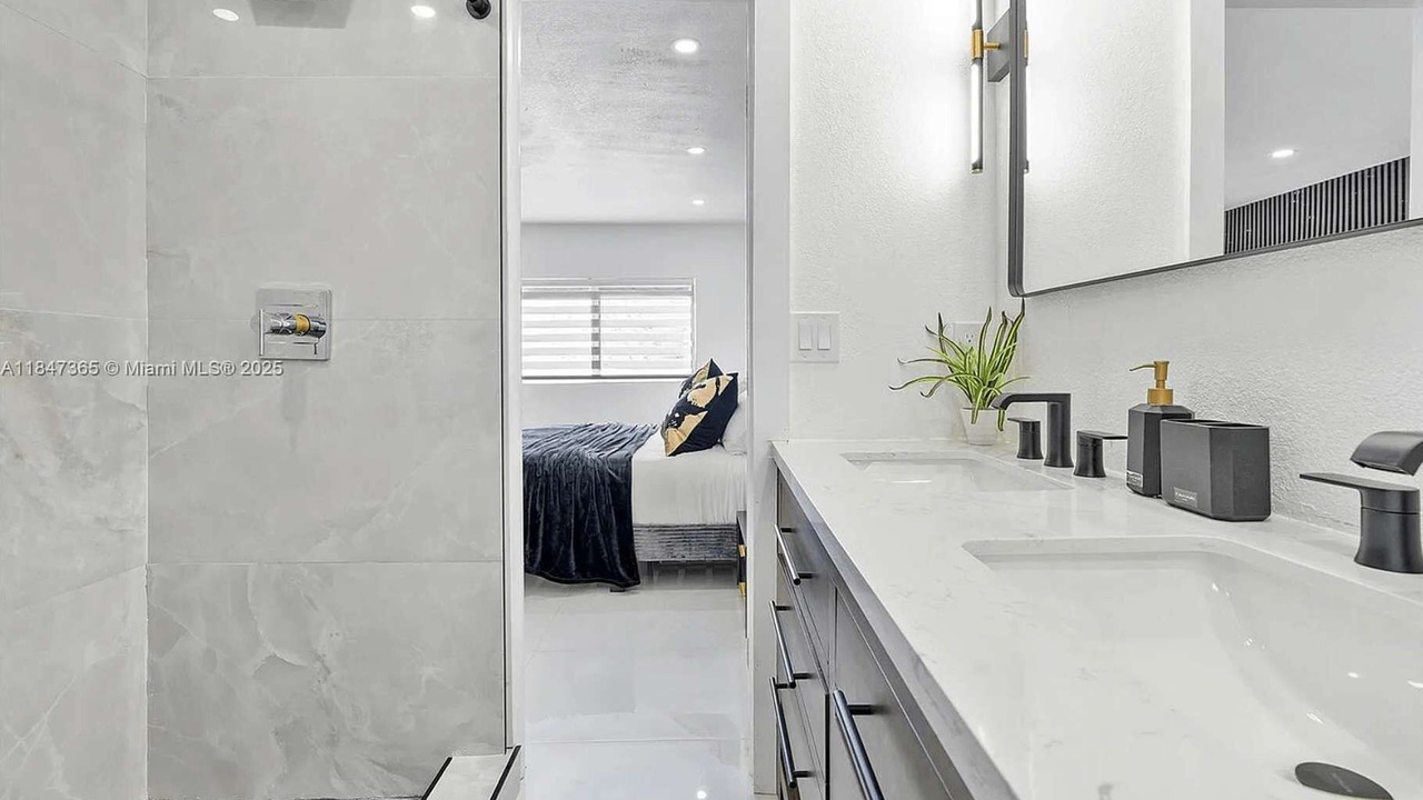 Photo of Bathroom in Golden Glades