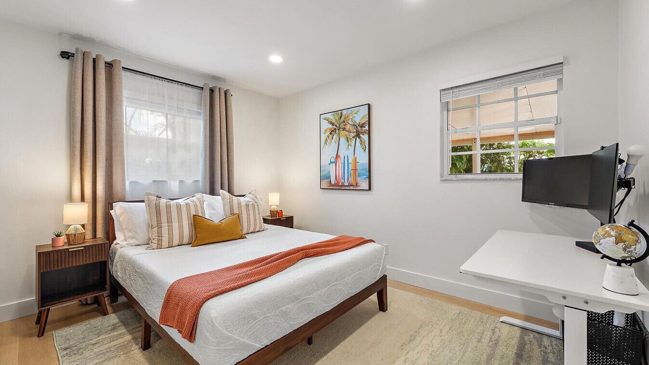 Photo of Bedroom in Eastview Manor