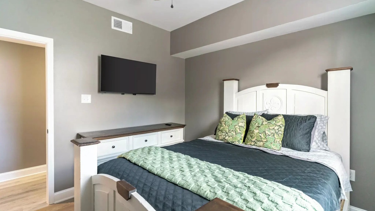 Photo of Bedroom in Holy Cross District