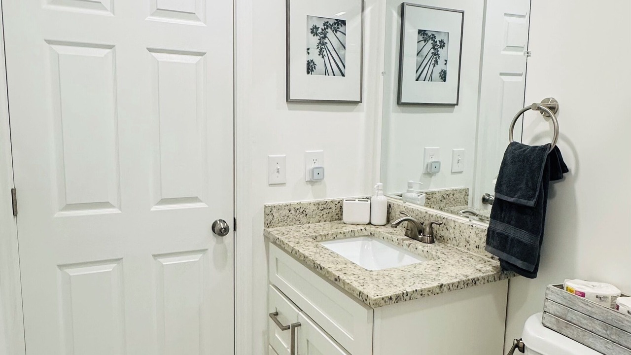 Photo of Bathroom in Bayshore Gardens