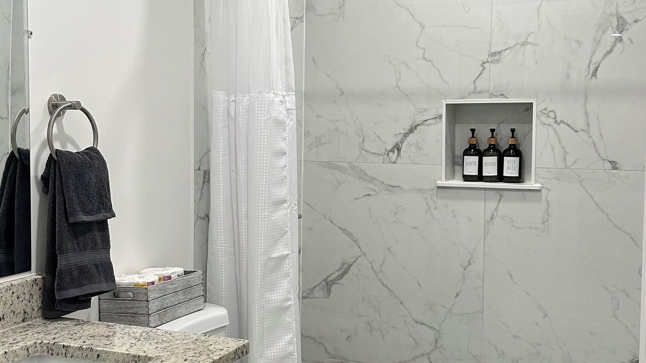 Photo of Bathroom in Bayshore Gardens