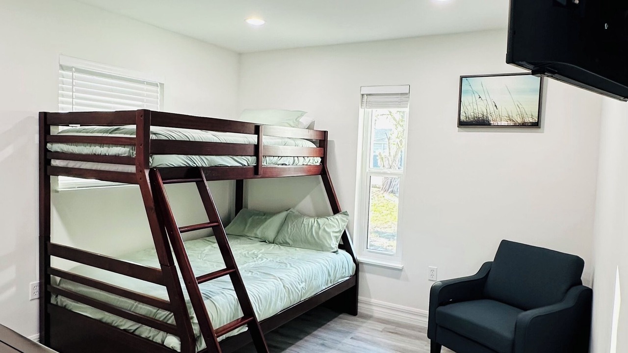 Photo of Bedroom in Bayshore Gardens