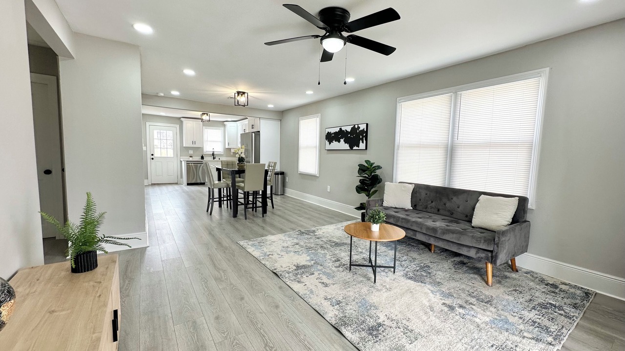 Photo of Livingroom in Dillard