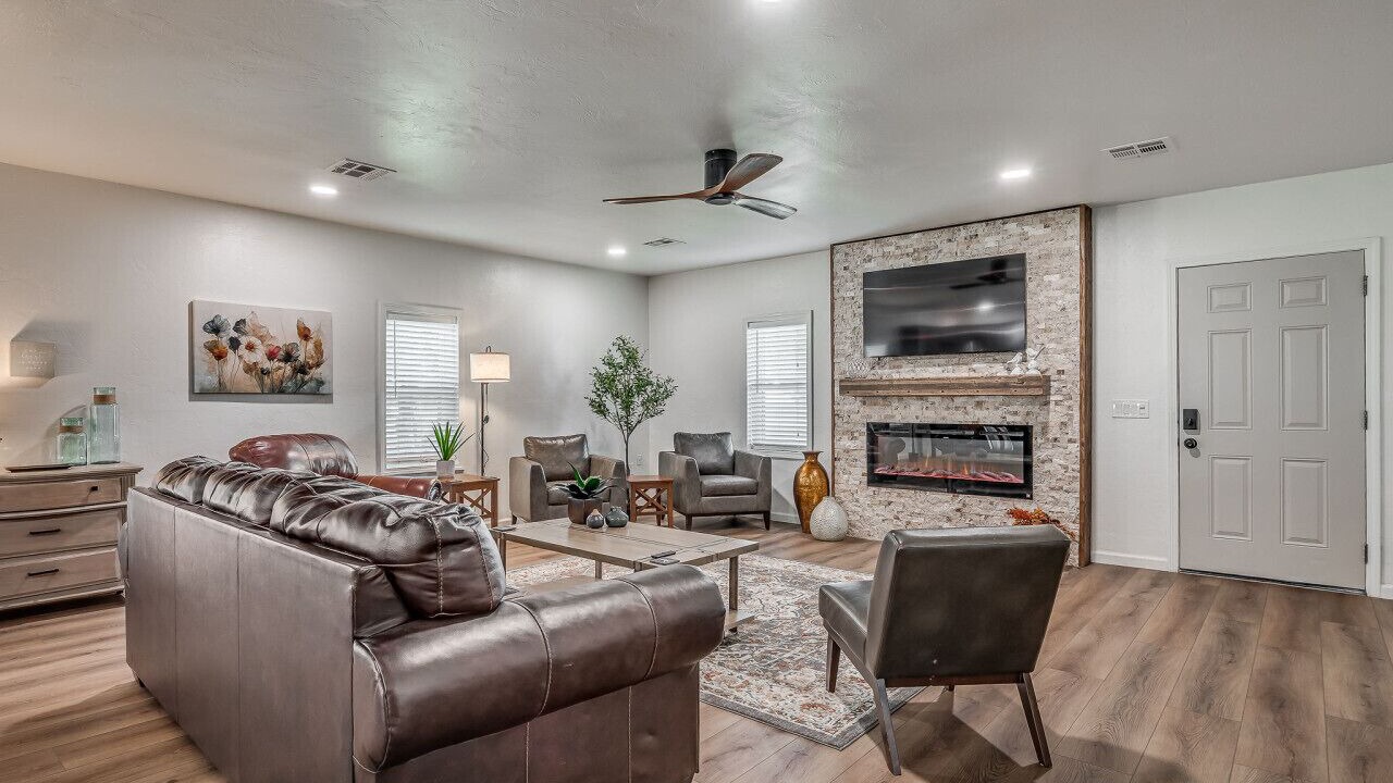 Photo of Livingroom in Ada