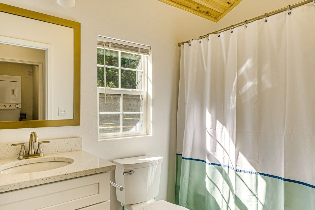 Photo of Bathroom in Lillian