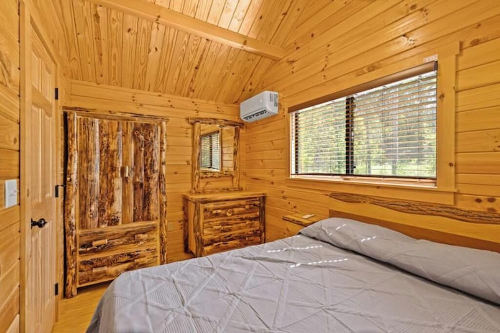 Photo of Bedroom in Gilmer