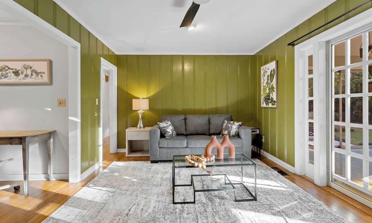 Photo of Livingroom in Tougaloo
