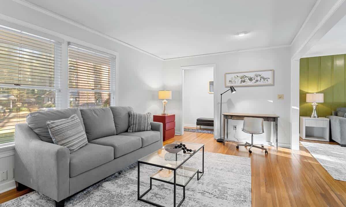 Photo of Livingroom in Tougaloo