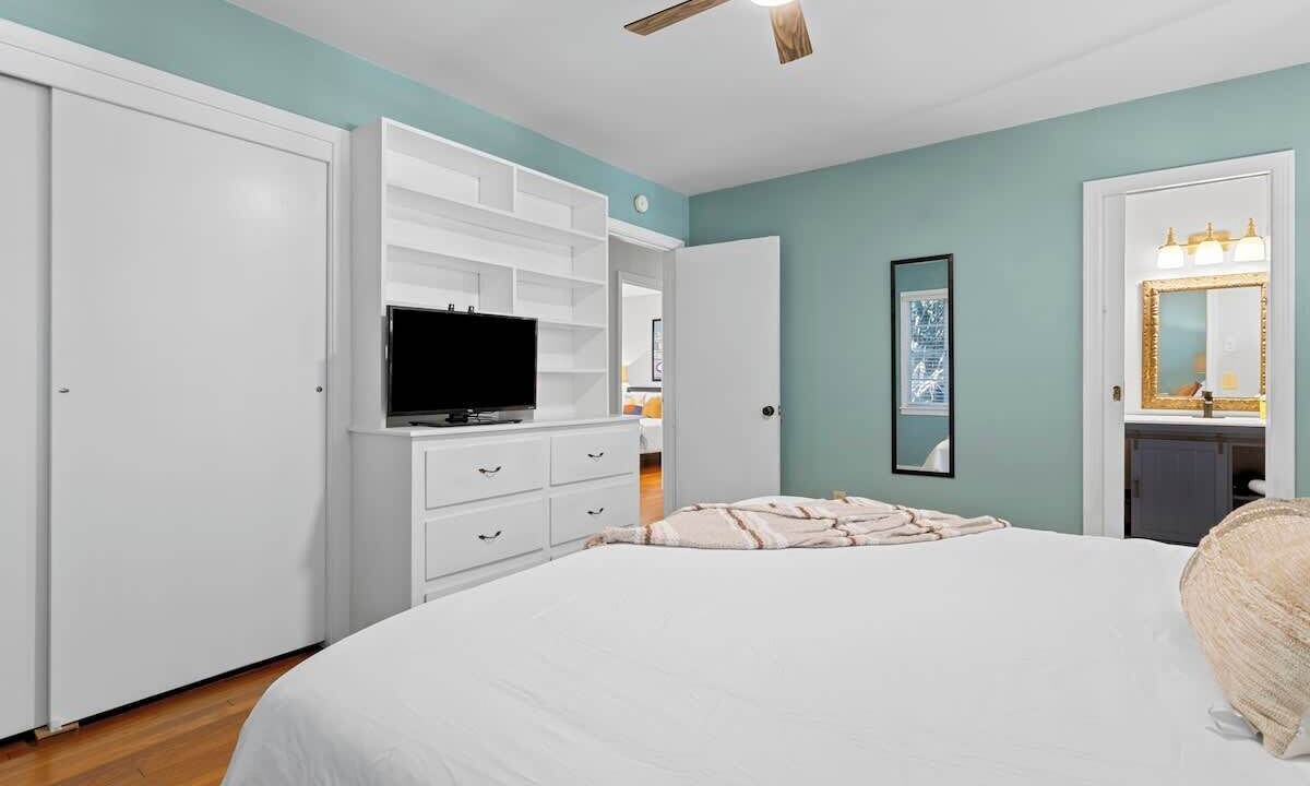 Photo of Bedroom in Tougaloo
