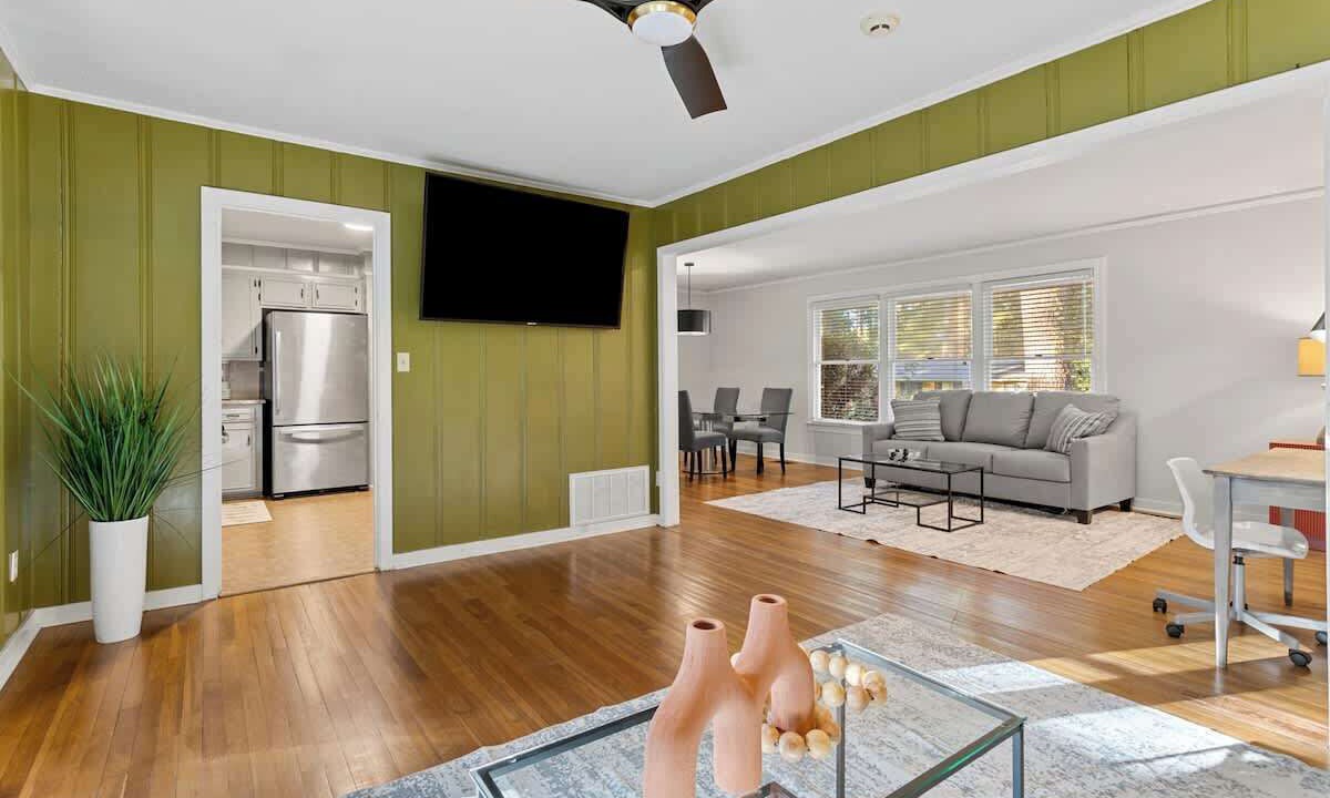 Photo of Livingroom in Tougaloo