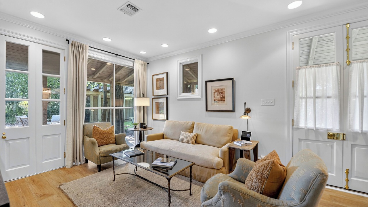 Photo of Livingroom in Bayou View