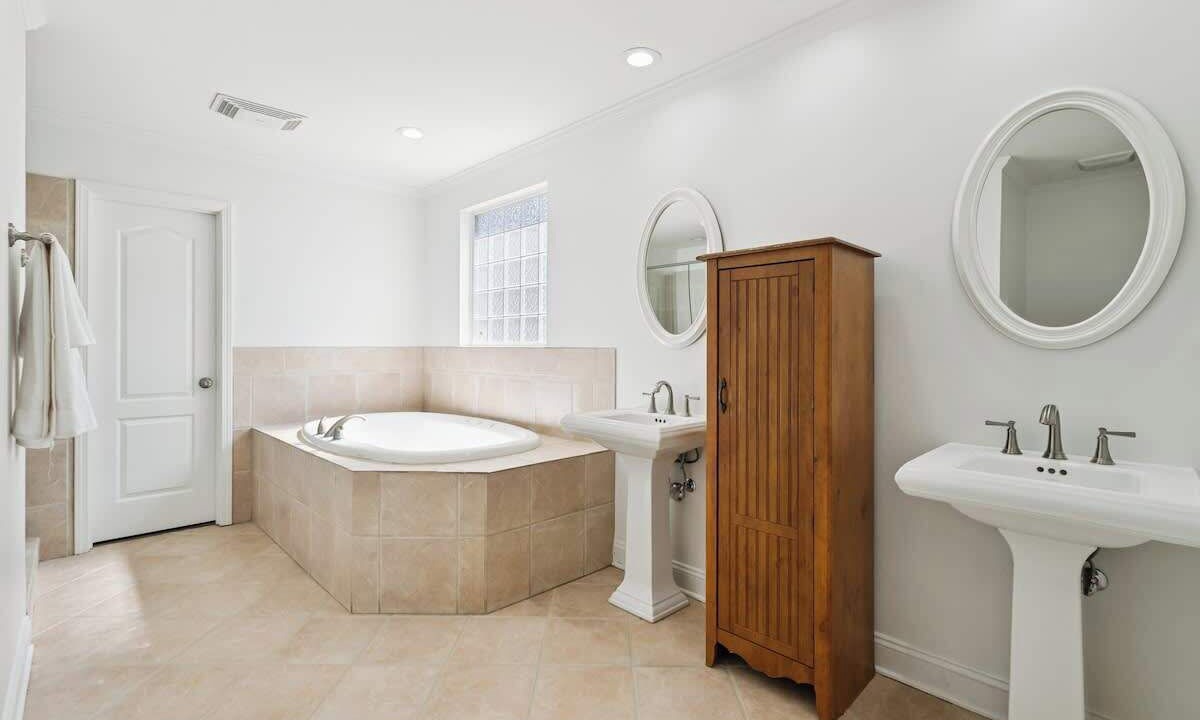 Photo of Bathroom in Harahan