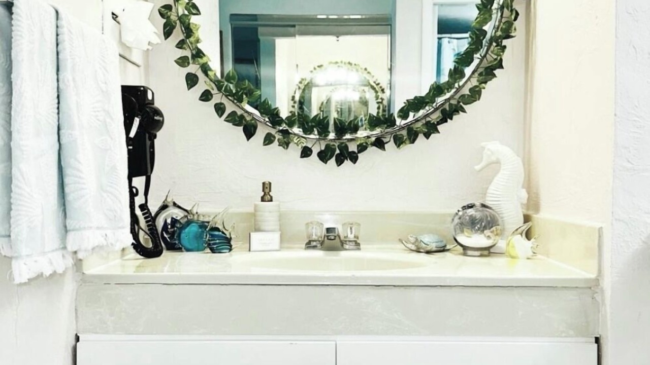 Photo of Bathroom in Rogers Seabreeze